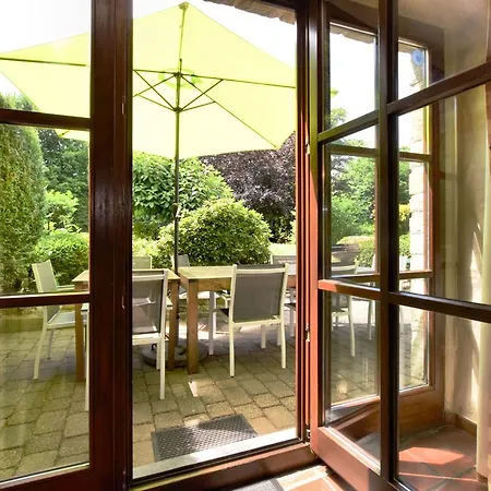펜션 Tranquil In With Terrace Petites Tailles
