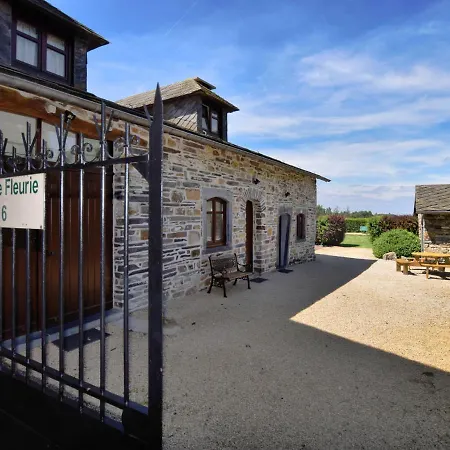 Tranquil In With Terrace Ferienhaus